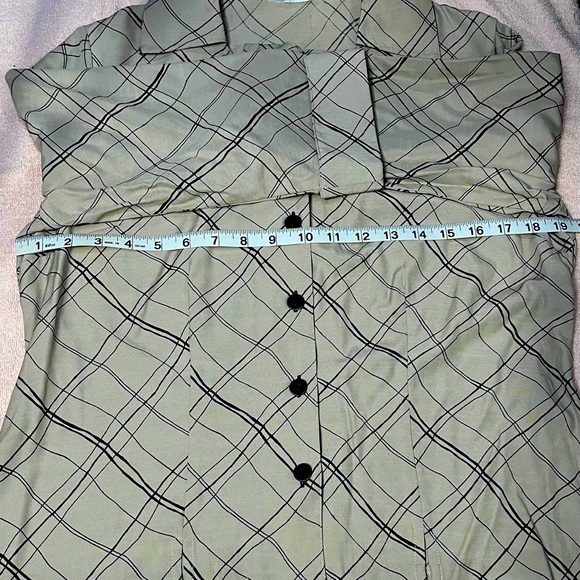 Dressbarn Womens Tan Striped Roll Tab 3/4 Sleeves Button Shirt SMALL Vneck - Picture 3 of 4